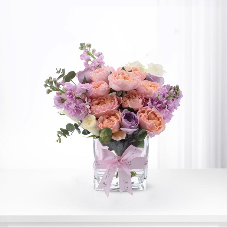 Luminious blossom glass vase