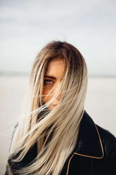 A young woman with a root stretch balayage
