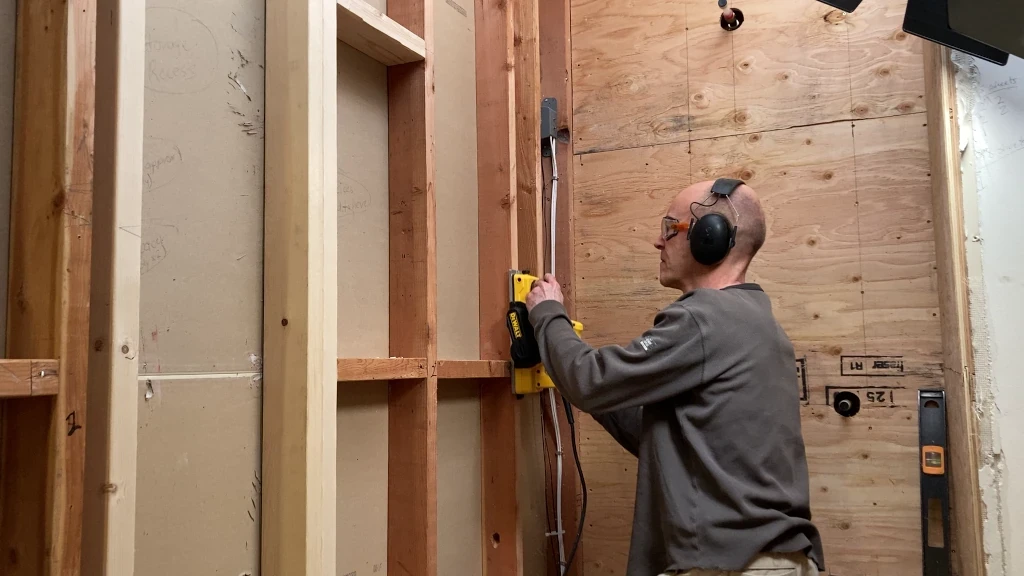 Flattening stud with electric plane