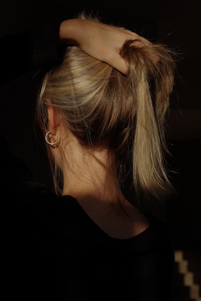 a woman with caramel bronde hair color