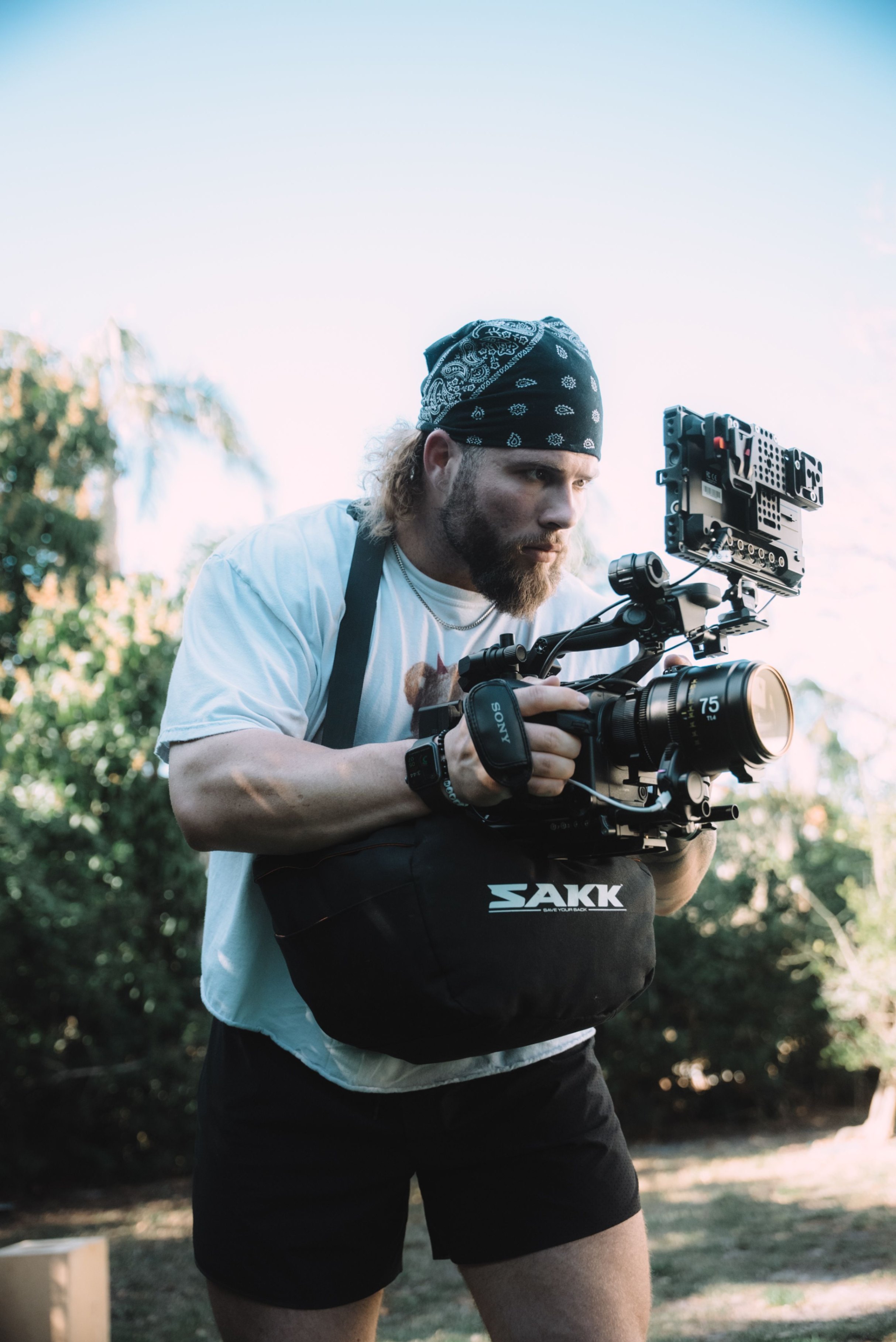 Filmmaker using inflatable camera saddle