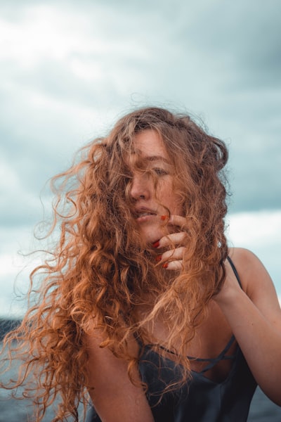 a woman wearing long wavy hair extensions