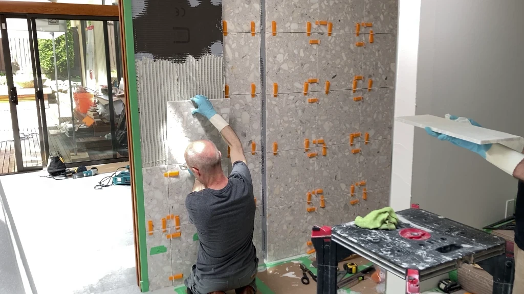 Tile installation on niche wall